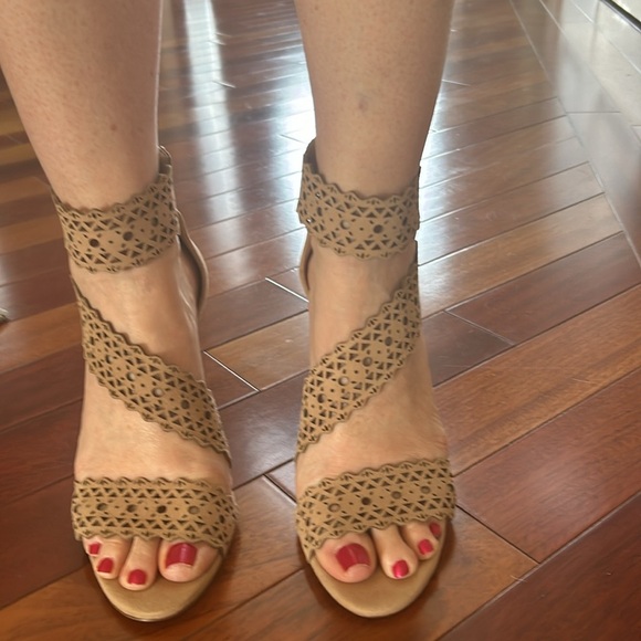 Jessica Simpson high heels - Picture 17 of 17